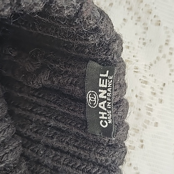CHANEL WORN 1X embroidered knit rabbit fur pom pom  foldover winter beanie - Picture 7 of 8